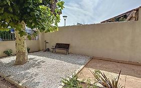Charmante Maison De Ville Avec Jardin, Terrasse Et Terrain De Petanque