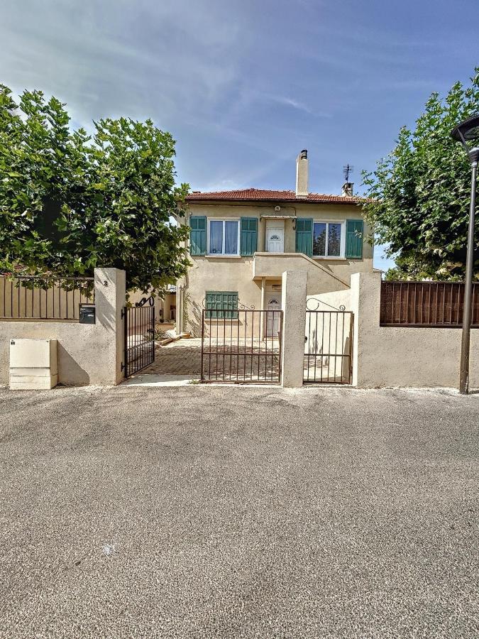 Charmante Maison De Ville Avec Jardin, Terrasse Et Terrain De Petanque Fos-sur-Mer Exterior photo